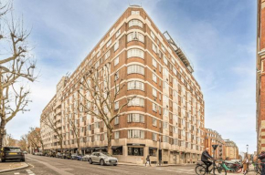 South Kensington Excellent Location Studio at Chelsea Cloister Hotel